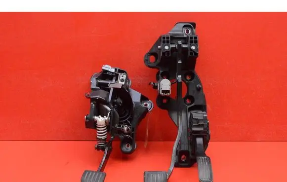 Ford Mondeo MK I Accelerator throttle pedal DG9C78633JC