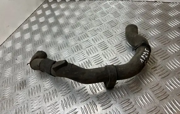 Volkswagen PASSAT B6 Engine coolant pipe/hose