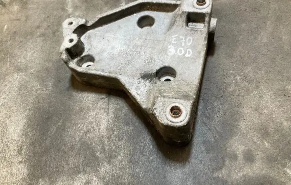 BMW X5 E70 A/C compressor mount bracket 7799863 59280110