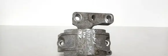 Volkswagen Touran I Engine mount bracket 1K0197262