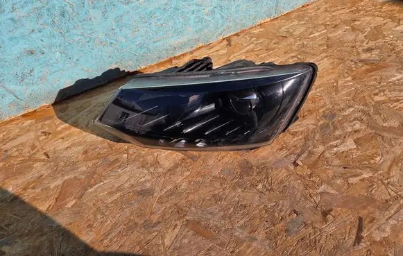Skoda Fabia Mk3 (NJ) Headlight/headlamp 6V1941015B 1EL01182421