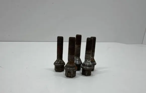 BMW 5 E60 E61 Nuts/bolts