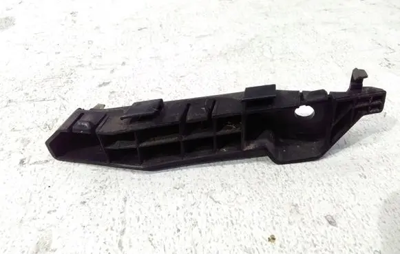 Hyundai Santa Fe Front bumper mounting bracket 865182B700