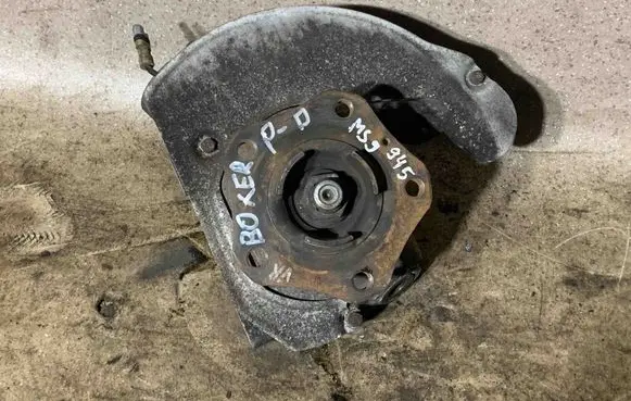 Front wheel hub