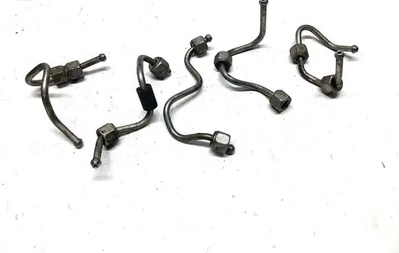 Fuel injector supply line/pipe