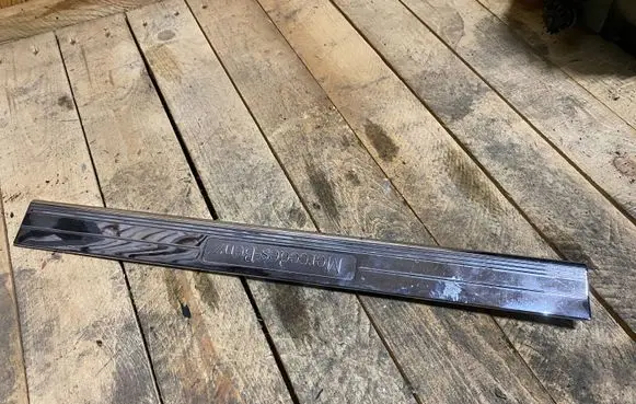 Mercedes-Benz CLS C219 Side skirt front trim a2196800235 2196800235
