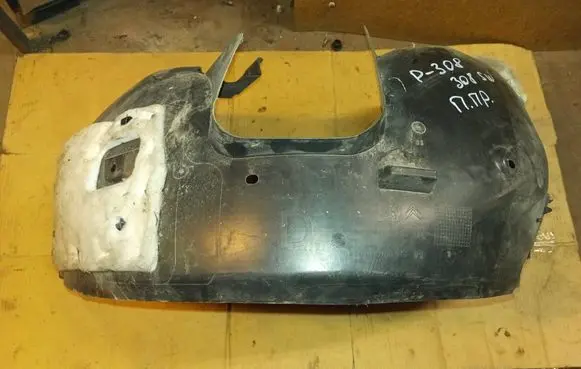 Front wheel arch liner splash guards