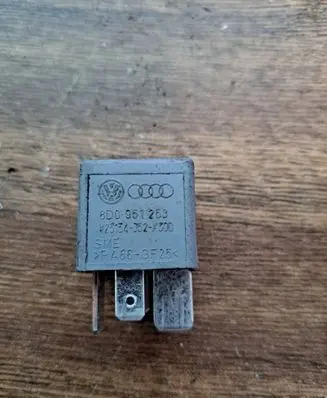 Audi A6 S6 C4 4A Other relay 8D0951253 V23134J52X300
