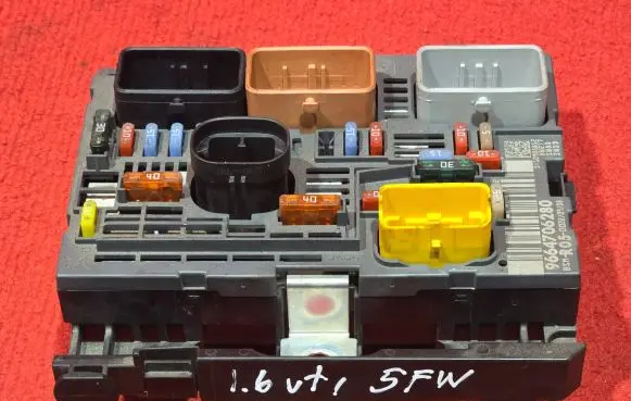 Peugeot 308 BSM Control unit 9664706280 R05