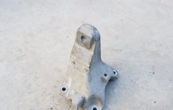 BMW 3 E90 E91 Engine mount bracket 6777064