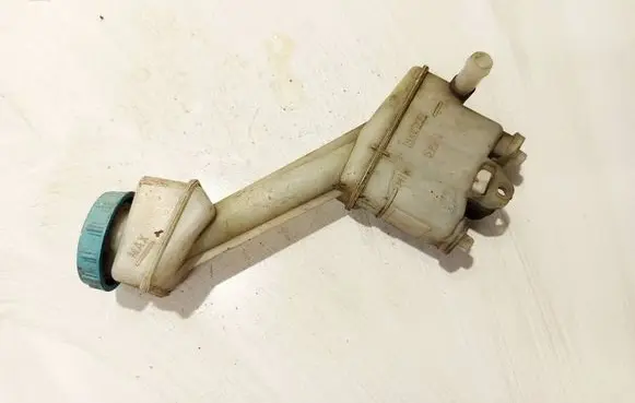Nissan Primera Brake fluid reservoir 