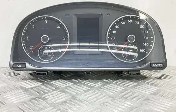 Volkswagen Touran II Speedometer (instrument cluster) 1T0920971D