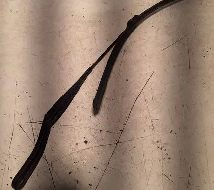Front wiper blade arm