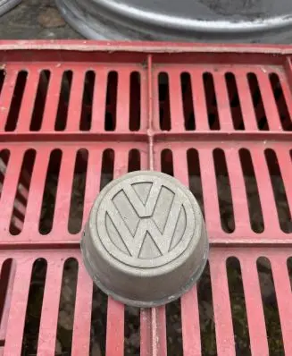 Volkswagen Golf I Original wheel cap 321601171A
