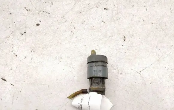 Volkswagen Golf III Windshield washer spray nozzle 171955651