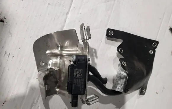 Volkswagen Tiguan Exhaust gas pressure sensor 05E906051P 05E131552L