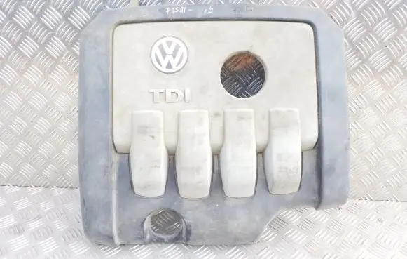Volkswagen PASSAT B6 Engine cover (trim) 03G103925