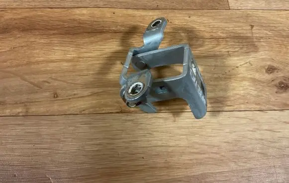 Opel Insignia A Rear door upper hinge A046574