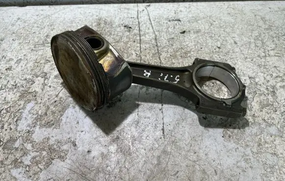 Dodge Challenger Piston with connecting rod