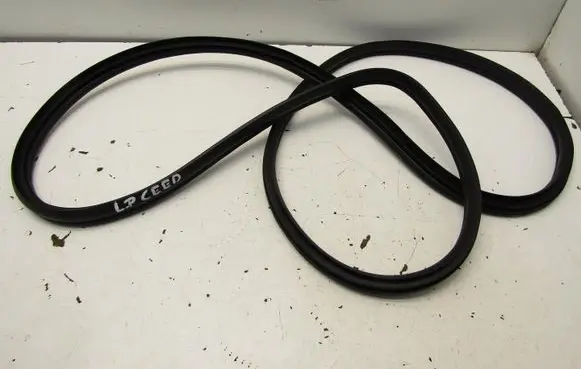 KIA Ceed Front door rubber seal 1305