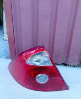 Ford Mondeo Mk III Rear/tail lights 1S7113405A