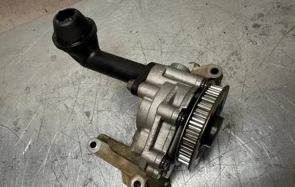 Volkswagen Transporter - Caravelle T5 Oil pump 03L115105B
