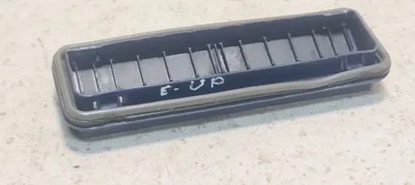 Quarter panel pressure vent