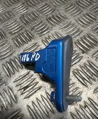 Mercedes-Benz A W176 Front door upper hinge A046572