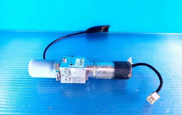 Volvo V70 Soft lock spindle drive 31299153 240410