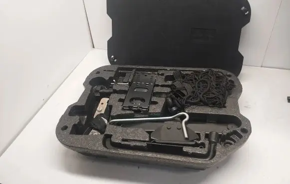Citroen C4 I Picasso Tool set 9681017280