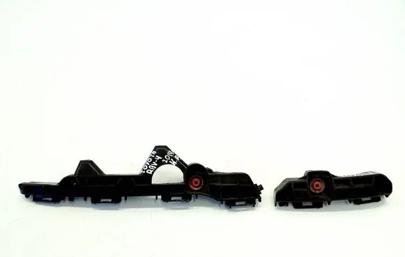 Rear bumper mounting bracket