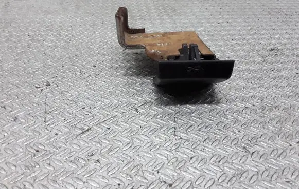 Nissan Primera Engine bonnet (hood) release handle
