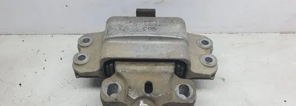 Volkswagen PASSAT B6 Engine mount bracket 3c0199555aa