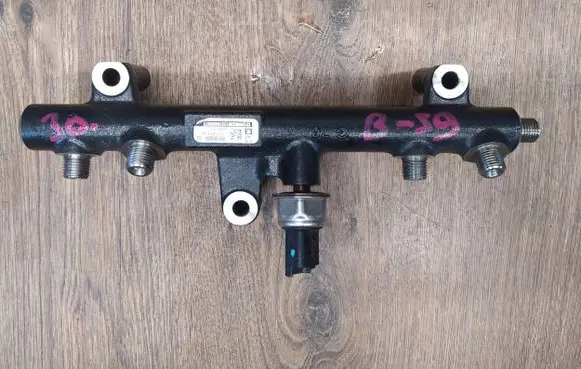 Citroen C5 Fuel main line pipe 9681909680
