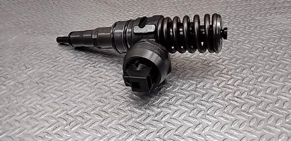 Volkswagen Transporter - Caravelle T5 Fuel injector 070130073R