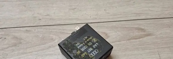 Audi A6 S6 C5 4B Window wiper interval relay 4a0907440