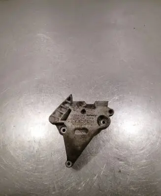 Engine mounting bracket