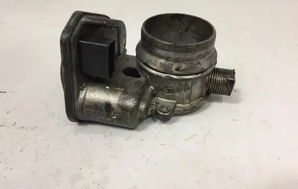 BMW 5 E60 E61 Throttle valve 7804373