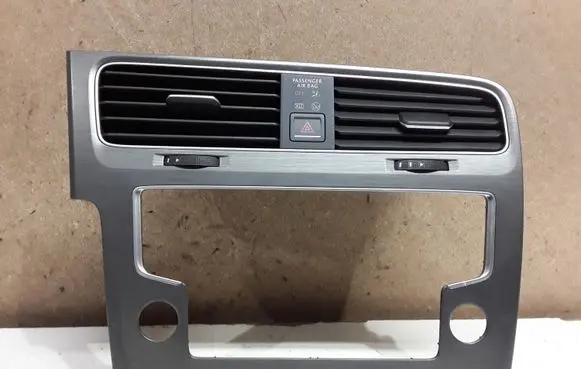 Volkswagen Golf VII Dash center air vent grill 5G1815735A 5G1819728 5G1819743D