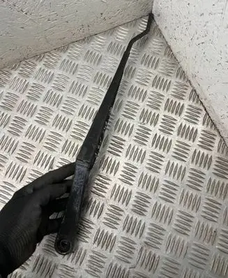Jeep Grand Cherokee (WK) Front wiper blade arm