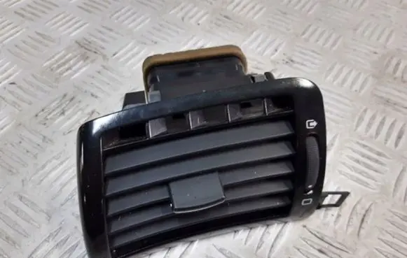 Peugeot 407 Dashboard side air vent grill/cover trim
