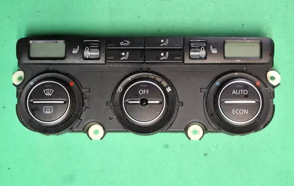 Volkswagen PASSAT B6 Climate control unit 74677512