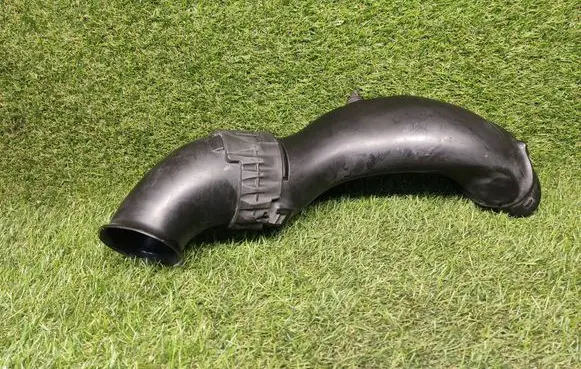 Volkswagen Touareg II Air intake hose/pipe 7P6129609A