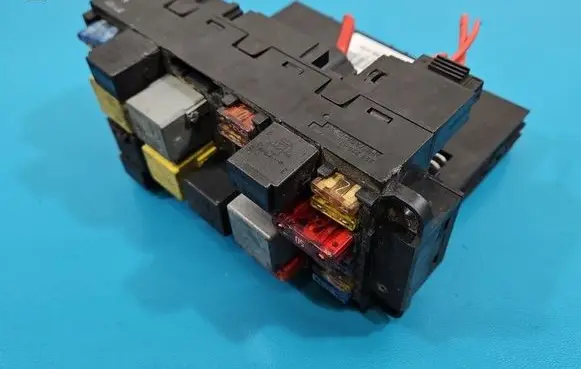Mercedes-Benz C W203 Fuse box set 5DK00848550 IMPRK1578149