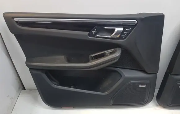 Porsche Macan (95B) Front door card panel trim