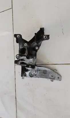 Peugeot 3008 I Engine mounting bracket 9674030280 C4003746SE