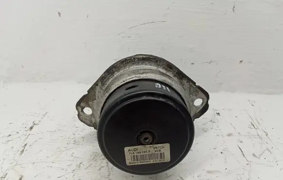 Volkswagen Touareg II Engine mount bracket 7L8199131F