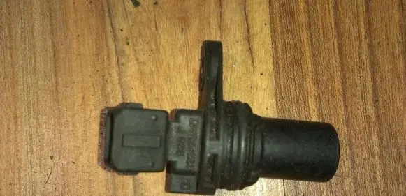 Ford Mondeo MK I Crankshaft position sensor 12K073A1E