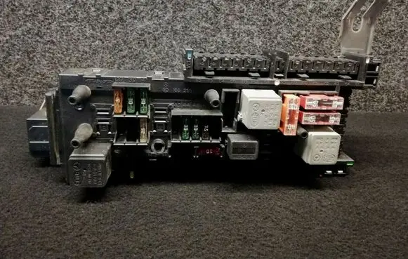 Mercedes-Benz E W212 Fuse box set a2129004901