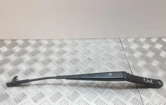 Skoda Octavia Mk2 (1Z) Front wiper blade arm